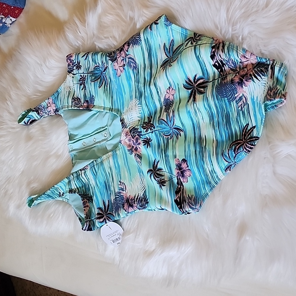 Onepiece Tropical Swimsuit 🩱 - Picture 14 of 17